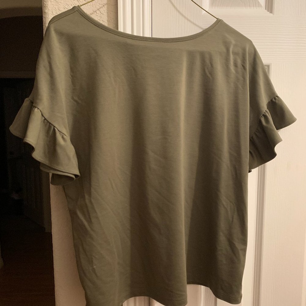 Ann Taylor green short ruffled sleeve top M